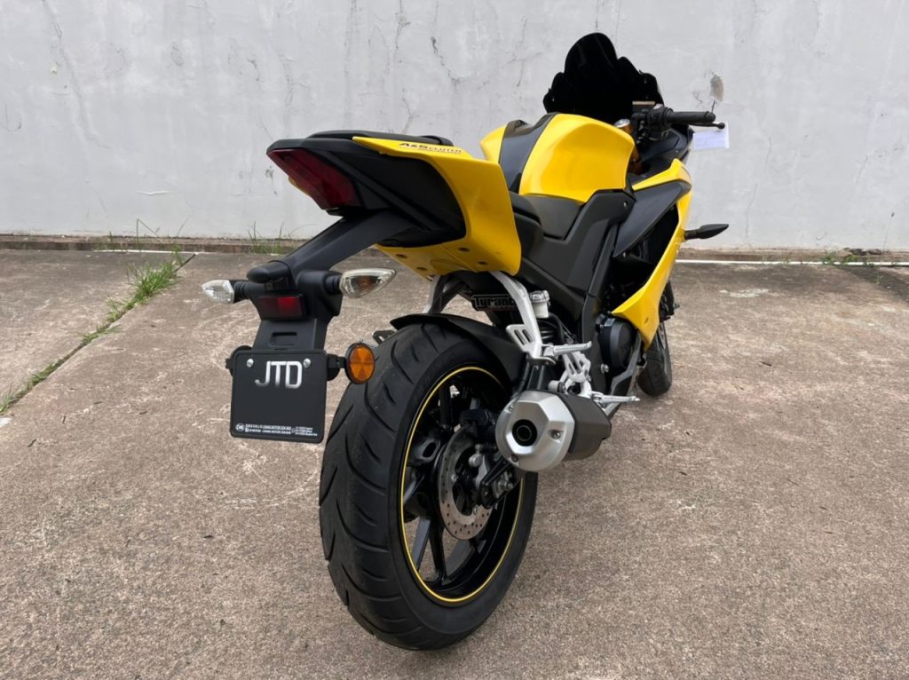 2018 – Yamaha R15