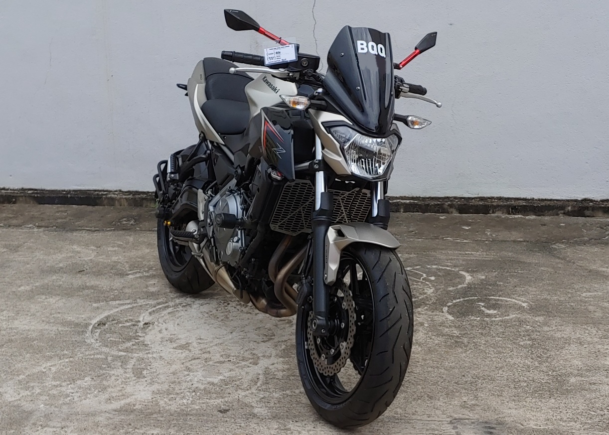 Housse Moto étanche 4 Saisons Pour Kawasaki Z650 - Tissu 190T Polyester Argenté - Avec Trou Antivol Et Sangle